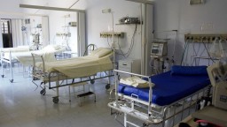 Директора школы в Астане могут призвать к ответу после падения ребенка с лестницы