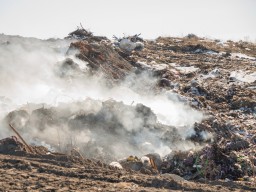 «Надо потерпеть» – Бауржан Гайса о дыме на мусорном полигоне в Кокшетау