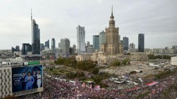 Тысячи людей собрались в Варшаве на митинг оппозиции в преддверии выборов