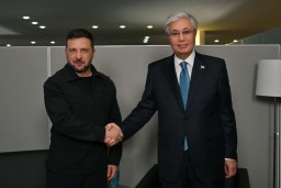 Глава государства провел встречу с Президентом Украины