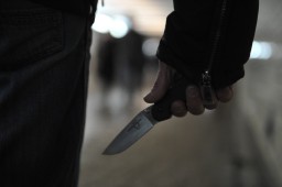 Разбойник с ножом напал на акмолинку в собственном доме