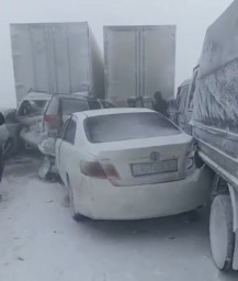 16 автомобилей столкнулись в аварии на трассе в Акмолинской области: есть погибший
