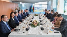 Токаев провел переговоры с Федеральным канцлером Германии в расширенном составе