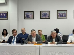 Депутаттық фракция отырысы білім беру мәселелері жөніндегі қоғамдық кеңеспен бірлесіп өтті