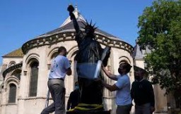Франция отправила США вторую статую Свободы