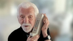 "Привет, !" История первого звонка по мобильному телефону, сделанного ровно 50 лет назад