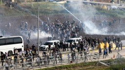 В Турции протестующие попытались ворваться на базу США