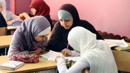 Франция ужесточит запрет на мусульманскую одежду в школах