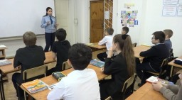 ​Акмолинские полицейские в преддверии каникул проводят для школьников уроки безопасности