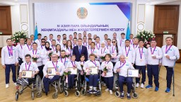 Алихан Смаилов встретился с победителями и призерами IV Азиатских Пара игр