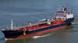 Захваченному в Оманском заливе танкеру "Асфальт Принцесс" приказано идти в Иран