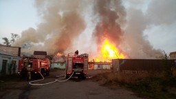 Мужчина погиб при пожаре на рынке в Щучинске