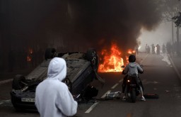 ​В ходе беспорядков во Франции задержали уже более 400 человек