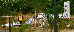 11 человек погибли при крушении самолета во Франции
