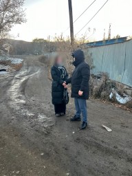 Поднял закладку и сел за руль. ​18-летнюю закладчицу  задержали с поличным в Кокшетау