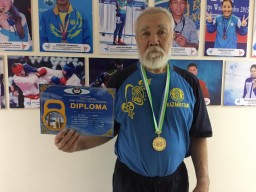75-летний ветеран из Кокшетау стал чемпионом мира по гиревому спорту в Узбекистане