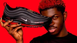 Nike выиграла суд у создателей "сатанинских" кроссовок с человеческой кровью. Но они все распроданы