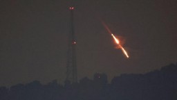 Иран запустил дроны и ракеты по Израилю; израильские власти заявили, что почти все они были сбиты