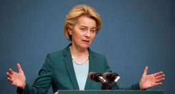 Глава Еврокомиссии осудила принятый в Венгрии закон против ЛГБТ