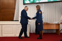 Леди в погонах: акмолинские полицейские поздравили женщин с наступающим 8 Марта