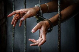 В тюрьму за ВИЧ: жительнице Акмолинской области светит до 5 лет за заражение любовника